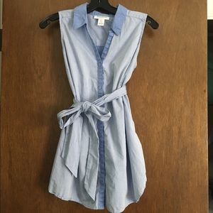 Sleeveless button down maternity top